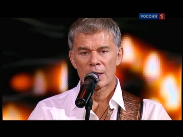 Певец Газманов порвал американский флаг на концерте в Воронеже