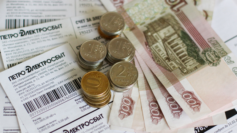 Петербурженка оплатила долг за ЖКУ в 700 тысяч, чтобы не потерять внедорожник
