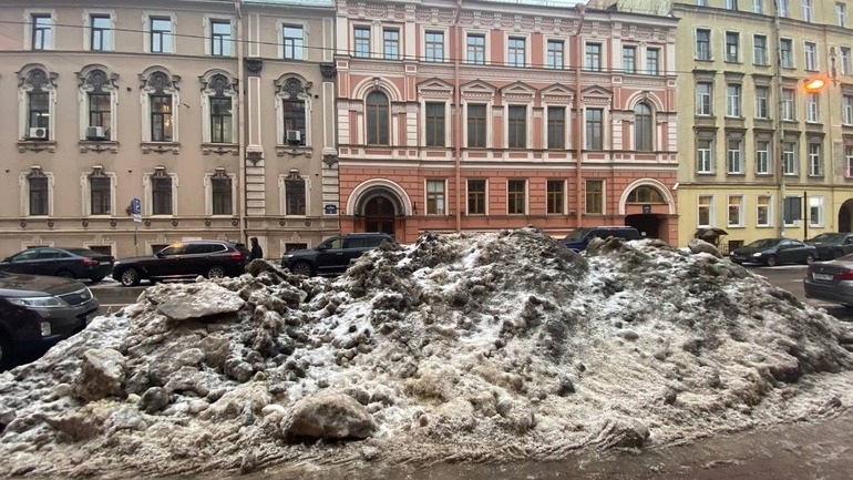 Петербург заключил еще 6 контрактов на 764 млн рублей на поставку снегоуборочной техники