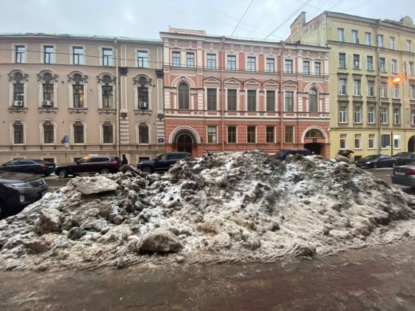 Петербург заключил еще 6 контрактов на 764 млн рублей на поставку снегоуборочной техники