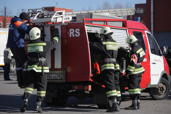 Россия безвозмездно передала Кыргызстану 40 пожарных машин для МЧС