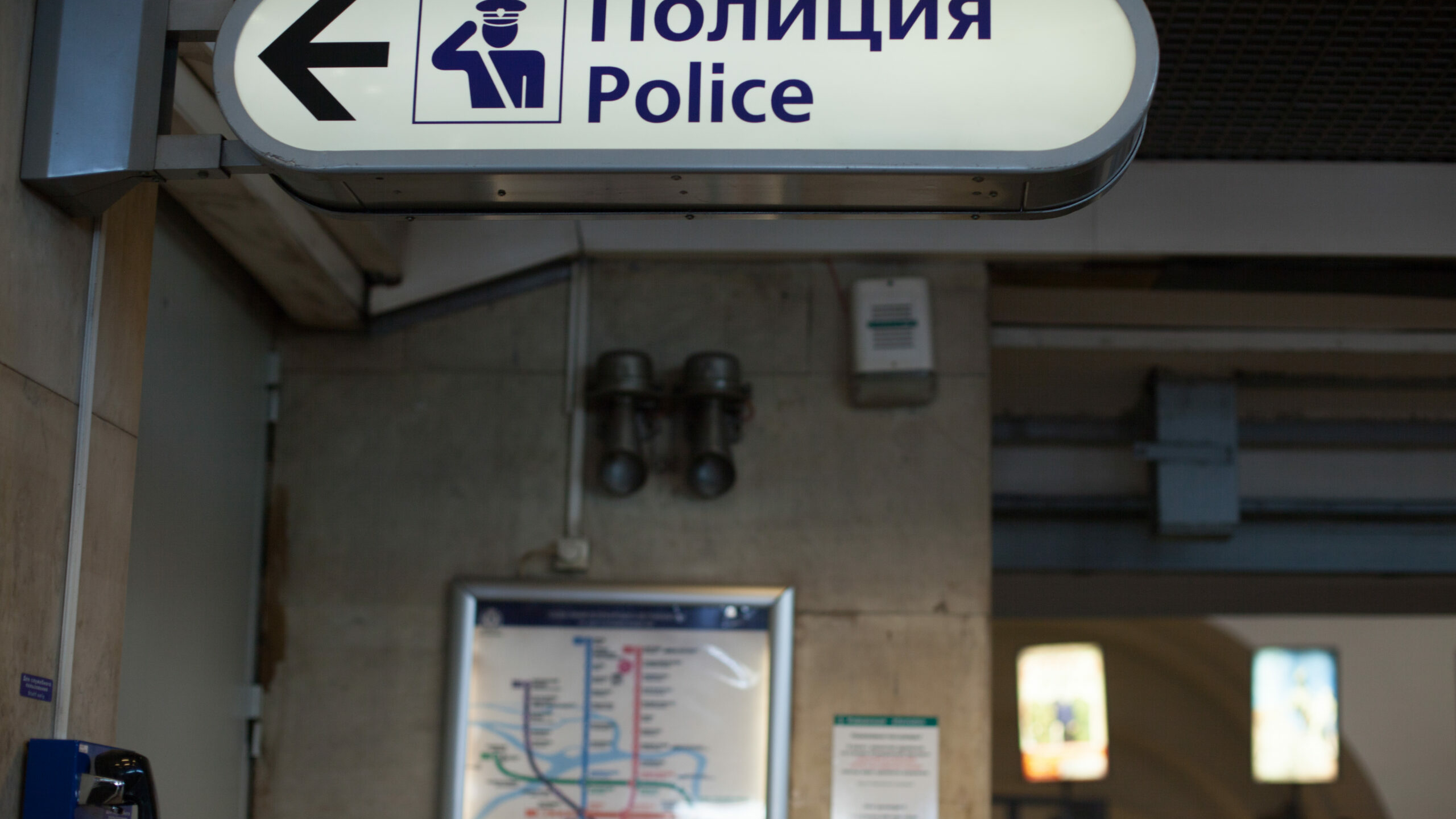В отделе полиции в Петербурге задержанный напал на полицейского
