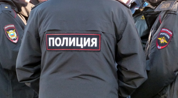 Петербургская сотрудница полиции нелегально поселила иностранцев в России
