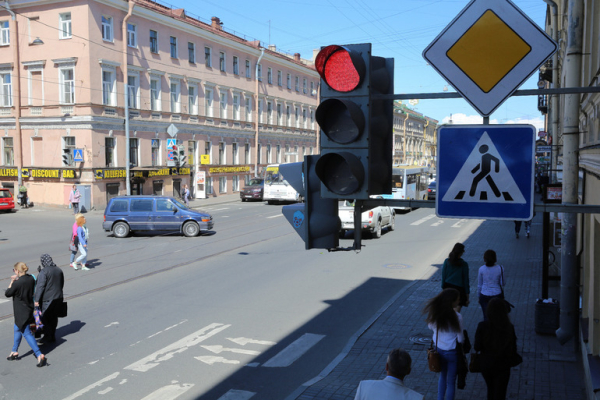 Стала известна причина отключения светофора на Невском проспекте