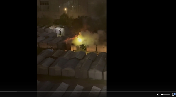 В Калининском районе ночью сгорели два гаража