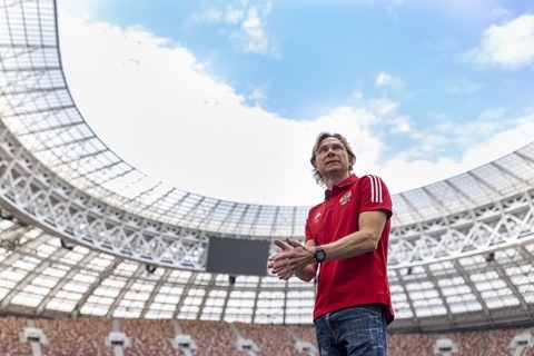 Главный тренер сборной России по футболу заявил, что болельщики перестанут ходить на стадионы