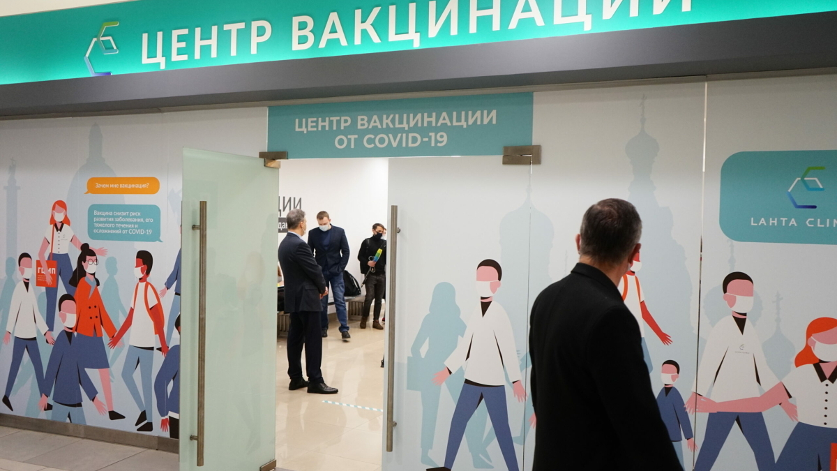 Сотрудников петербургского комитета по здравоохранению привили от гриппа