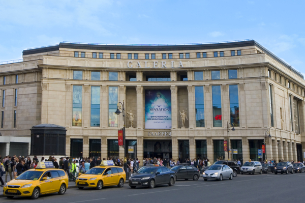 Посещаемость торговых центров в Петербурге упала на треть