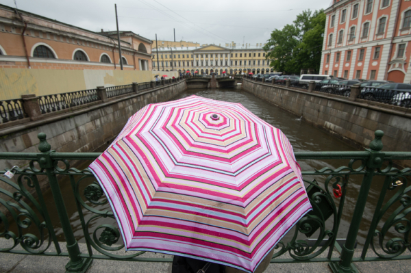 Циклон «Хилмар» принес в Петербург дожди и +6 градусов