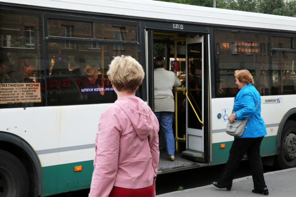 В Петербургские автобусы вернутся таблички с указанием маршрутов