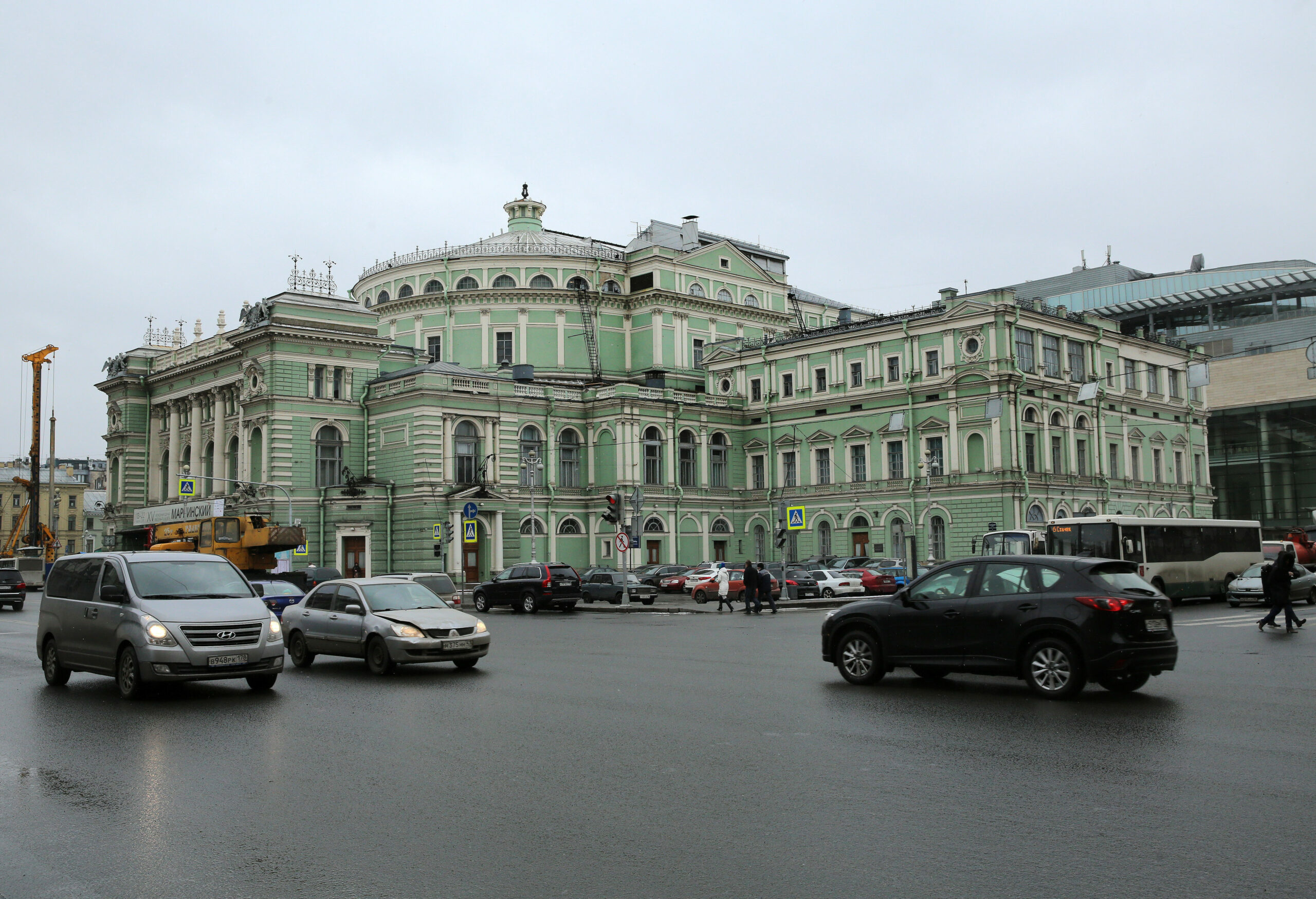 Мариинский театр. Мариинка Санкт-Петербург площадь. Мариинский театр Адмиралтейский район. Мариинский театр здание. Мариинский театр Санкт-Петербург фото.