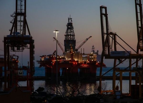 ОПЕК+ решила сохранить принятый в октябре план по добыче нефти