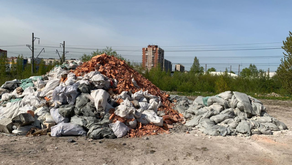 Прокуратура проверила кучи мусора на Кржижановского и нашла нарушителей