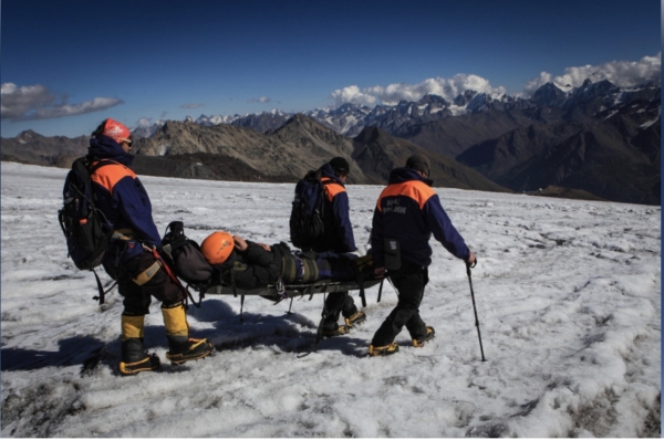 На Камчатке спасатели продолжают поиск погибших альпинистов