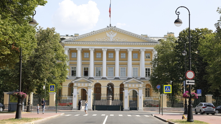 В Петербурге развеяли слухи о закрытии выезда из города из-за частичной мобилизации