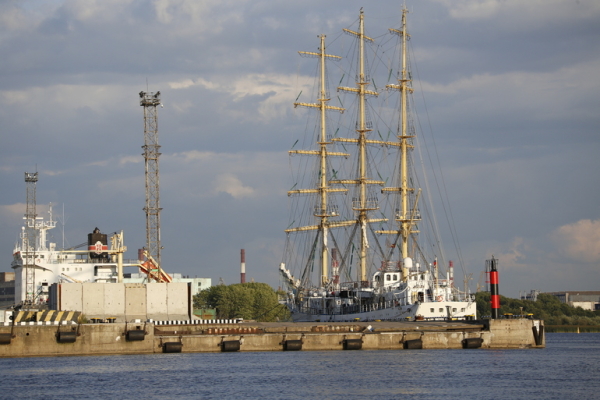 Петербургский порт «Бронка» продали московской компании за 10,9 млрд рублей
