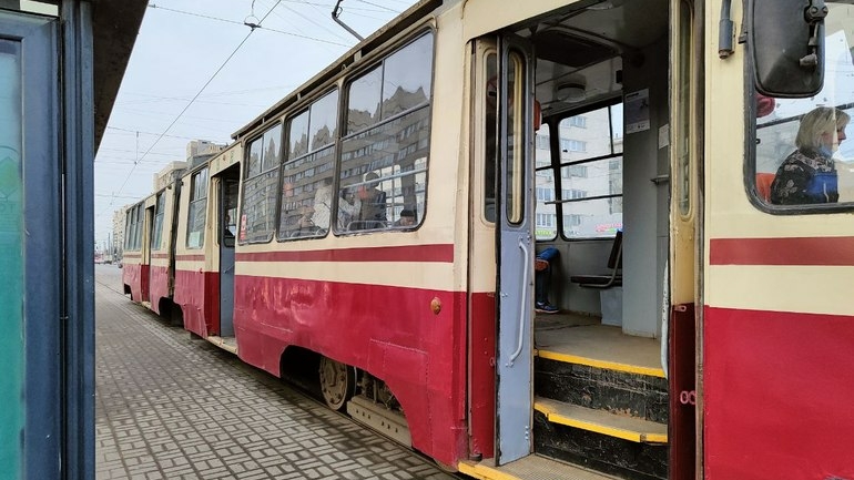 Трамвай загорелся на Торжковской