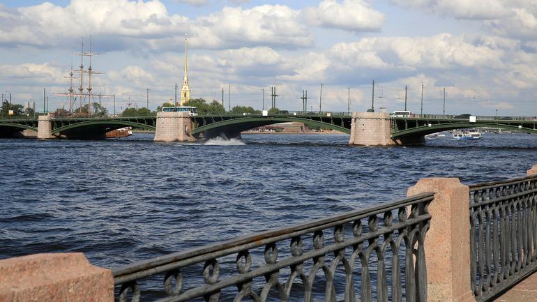 В ночь на 5 ноября в Петербурге отменили разводку мостов