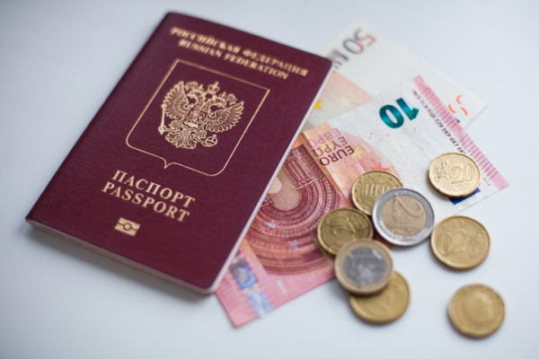 ЕС продолжает снижение количества выдаваемых виз для россиян