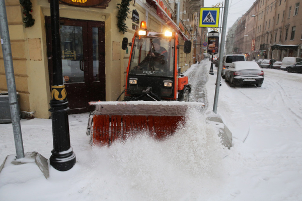 Уборка снега в Петербурге  будет осуществляться с помощью 1,6 тысячи спецмашин