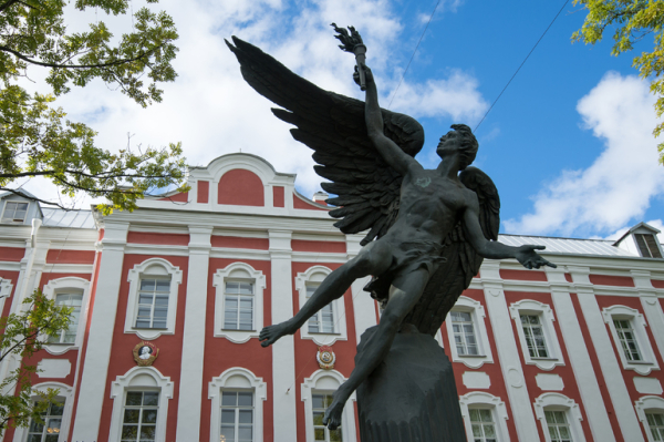 Петербургские вузы повысили стоимость обучения на 12%