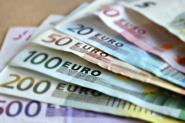 В петербургских обменниках валют резко подскочил курс евро
