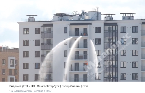 В Петербурге неожиданно зафонтировала одна из многоэтажек на Дыбенко