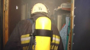 Пожар в сауне на Новоселов тушили 23 спасателя