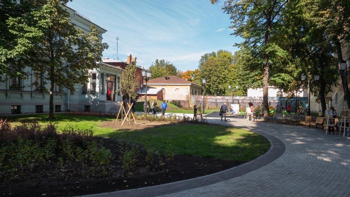 На Рижском проспекте открылось новое общественное пространство у Дома творчества «Измайловский»