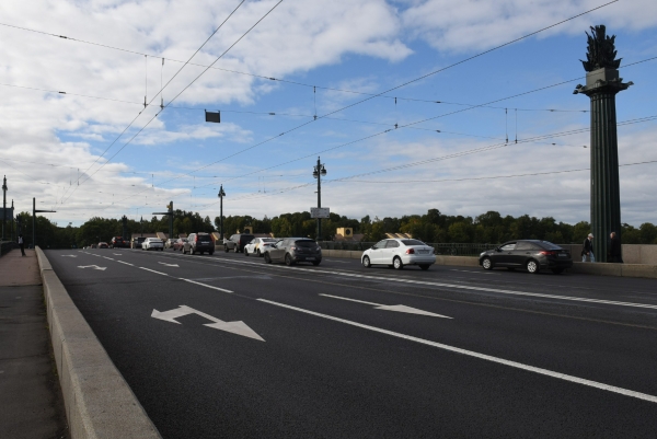 В Петербурге завершен ремонт на Ушаковском мосту