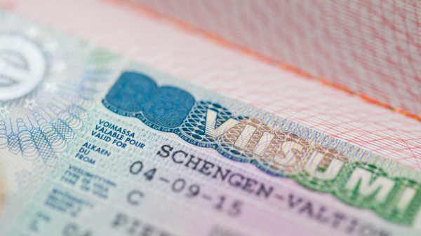 Европа усложнила россиянам получение шенгена