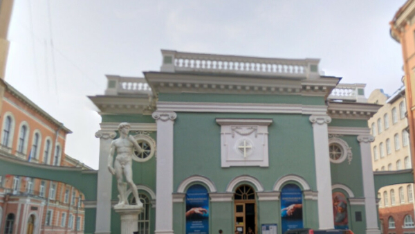 Надувной голубь над лютеранской церковью Анненкирхе в Петербурге стал частью грядущей выставки 