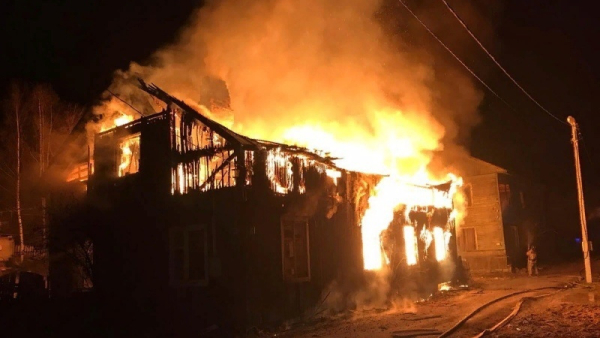 После пожара в частном доме в Вырице нашли два обгоревших трупа