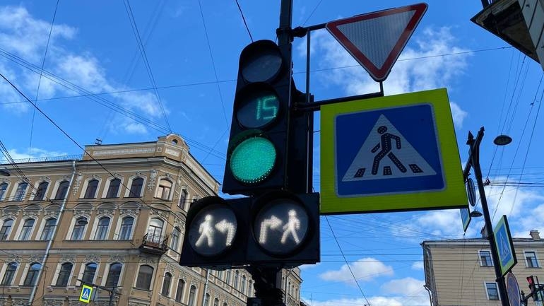 Комитет по транспорту Петербурга в 2023 году обновит более 50-ти светофоров в 13-ти районах города