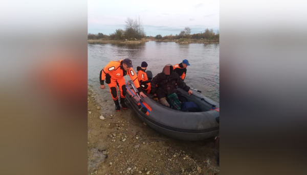 Спасатели помогли рыбаку, повредившему ногу на Борницком карьере