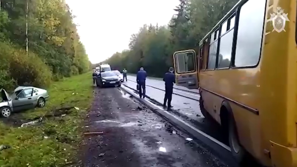 В ДТП со школьным автобусом у Форносово пострадали 4 ребенка: проводится проверка