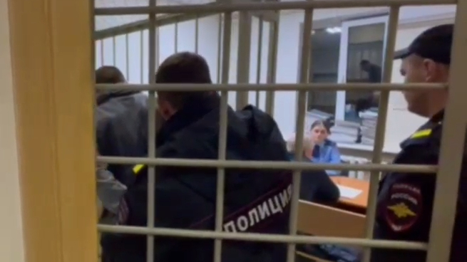 Обвиняемый в нападении с ножом на сына в Кудрово помещен под стражу