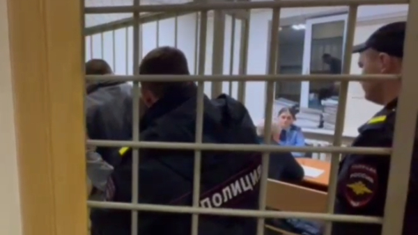 Обвиняемый в нападении с ножом на сына в Кудрово помещен под стражу