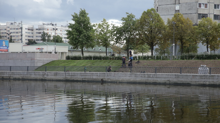 В Петербурге набережная реки Смоленки оказалась под водой