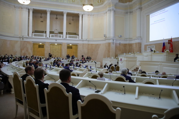 В Петербурге депутаты намерены освободить от НДФЛ доходы от выдаваемых ими грантов и премий