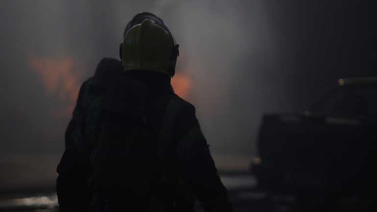 На Киевской улице вспыхнуло производство: 25 пожарных в течение часа боролись с пламенем