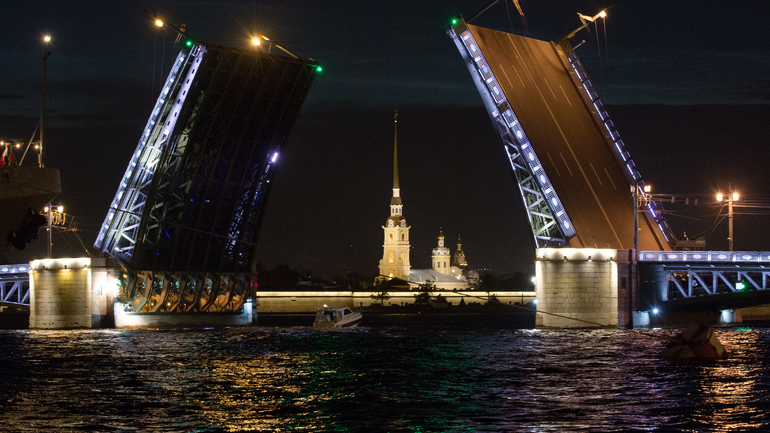 В Петербурге в ночь на 7 декабря разведут два моста для технической проверки