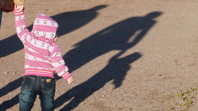 В Красноярском крае пропала женщина с тремя детьми по дороге из детского сада