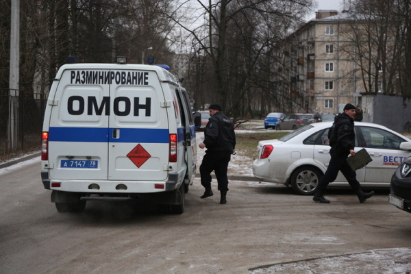 Из-за угроз «минеров» в Петербурге и Ленобласти в понедельник эвакуировали 3872 человека