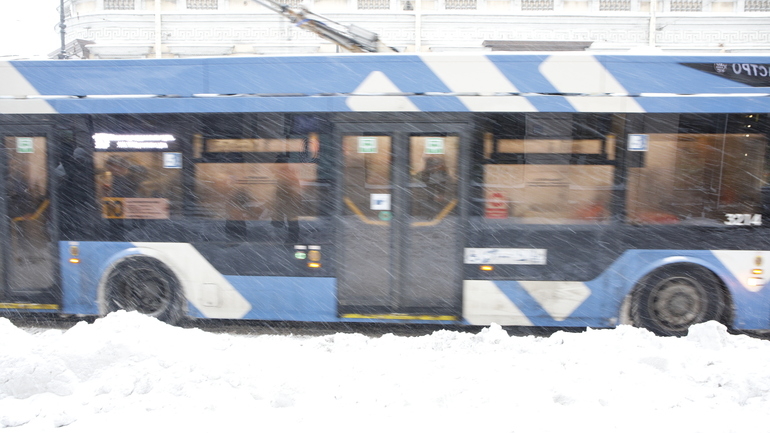 В Петербурге по улицам стали курсировать  «волшебные» трамваи и троллейбус
