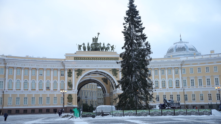 Петербург отправил в Мариуполь новогодние подарки для детей