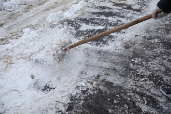 Глава Фрунзенского района заявил, что обращения горожан повышают качество уборки снега