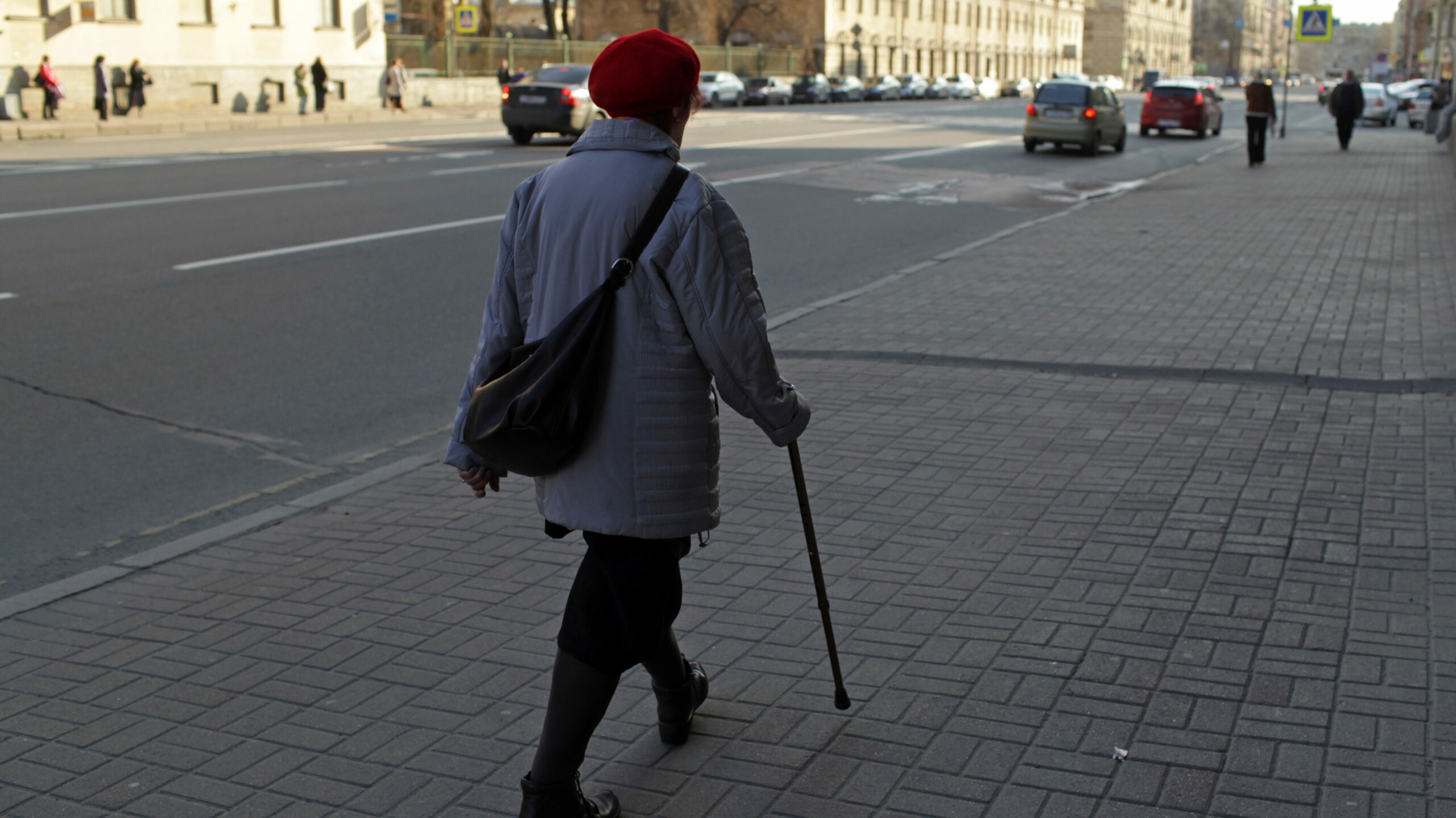 Петербургская пенсионерка из-за мужчины в оранжевых штанах лишилась квартиры и почти 7 млн рублей