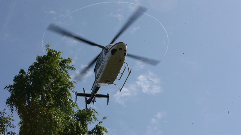 Четыре человека пострадали во время неудачной попытки посадить вертолет