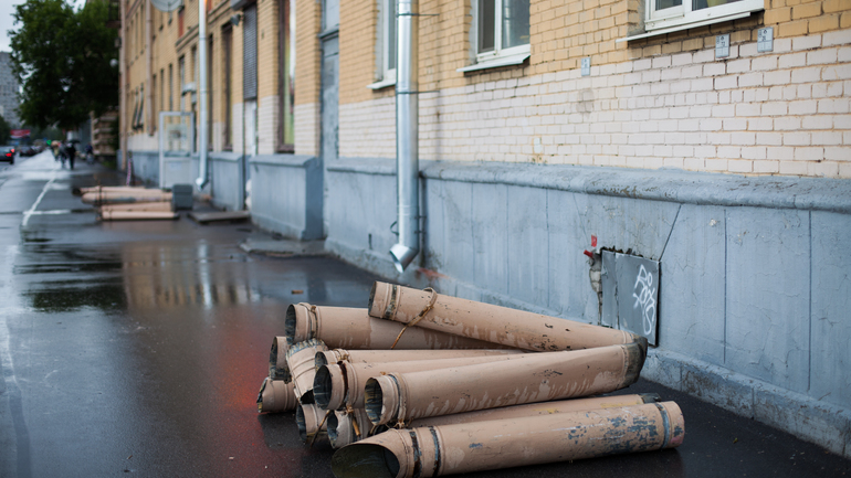 В Петербурге придумали способ борьбы с наледью при помощи водосточных труб